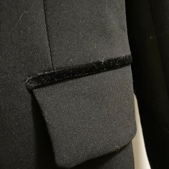 Structured Black Zara Blazer with Velvet Lapel - Picture 4 of 6